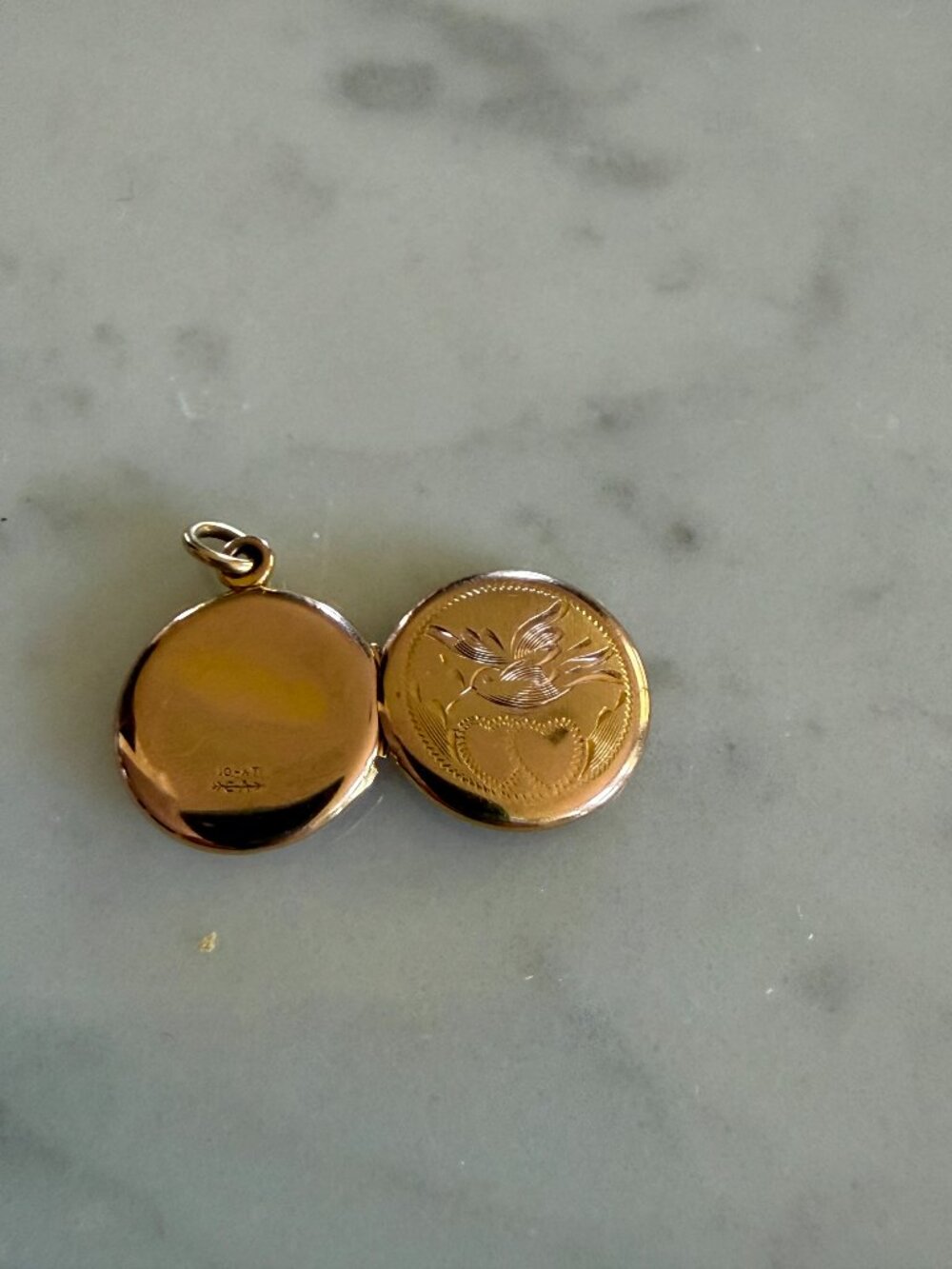 Vintage 10K Gold Round Locket – Etched Bird & Hearts - Picture 13 of 14
